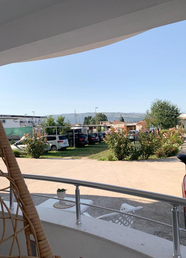 Apartmens Xhenis Lux Ulcinj Exteriör bild