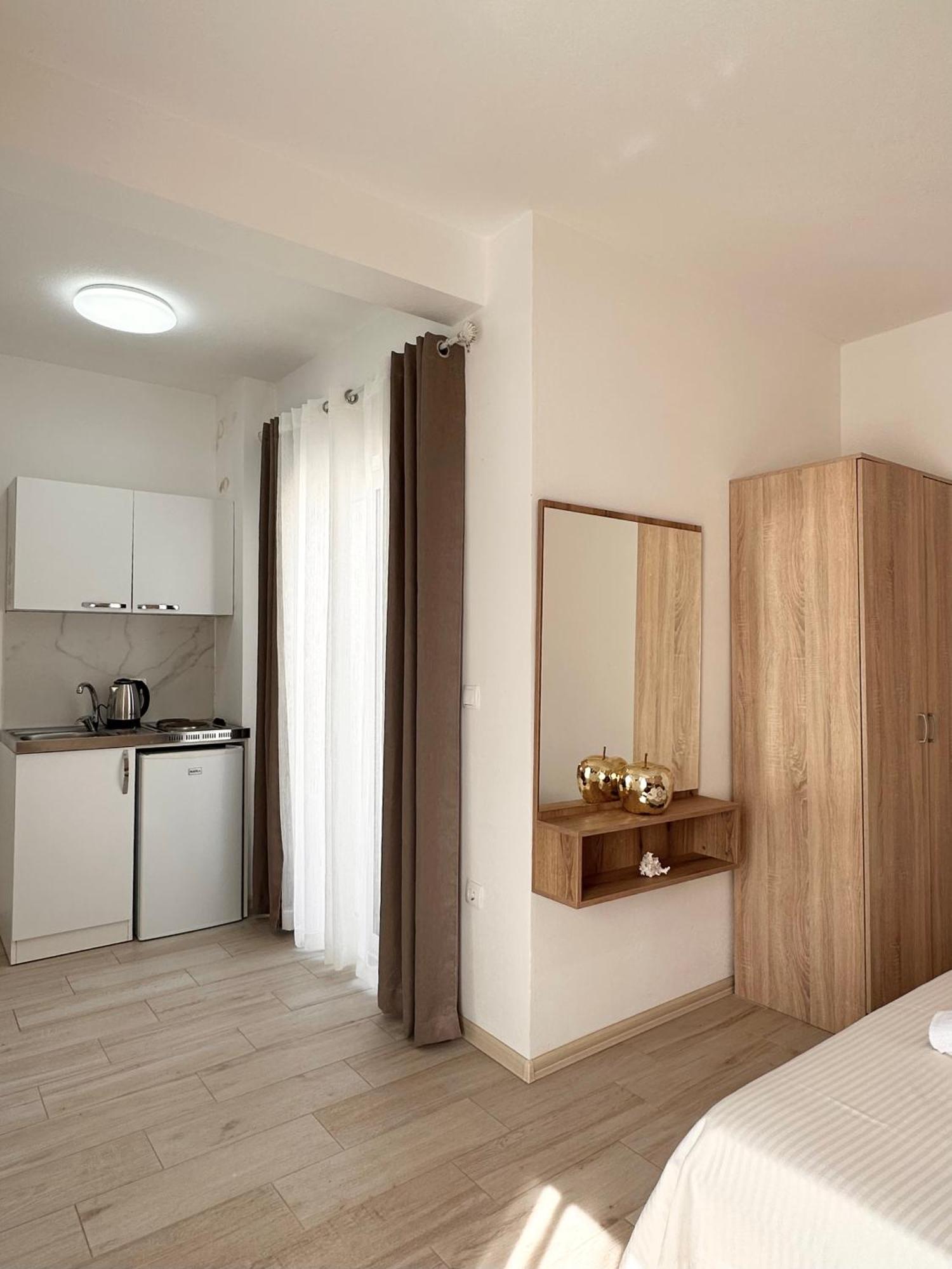 Apartmens Xhenis Lux Ulcinj Exteriör bild