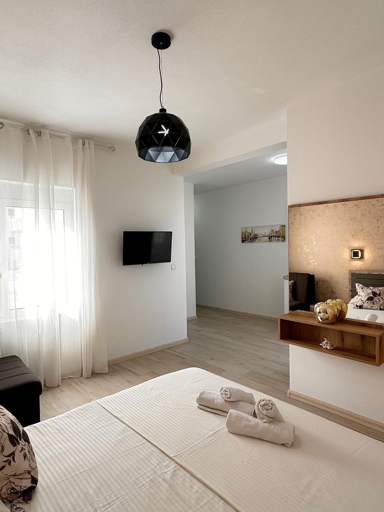 Apartmens Xhenis Lux Ulcinj Exteriör bild
