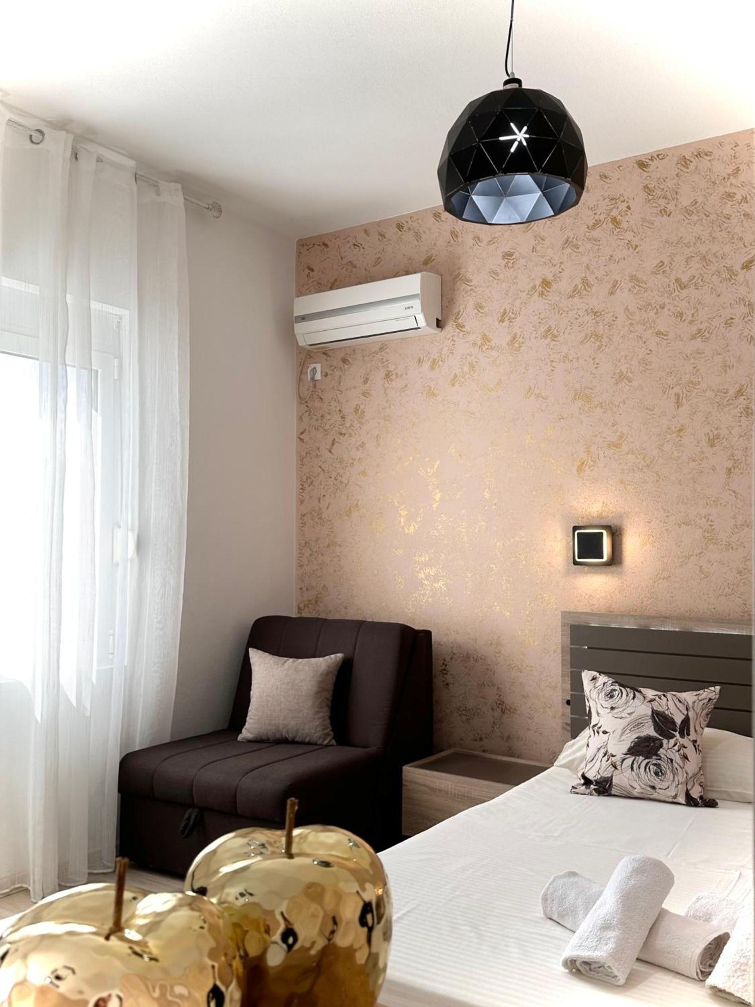 Apartmens Xhenis Lux Ulcinj Exteriör bild