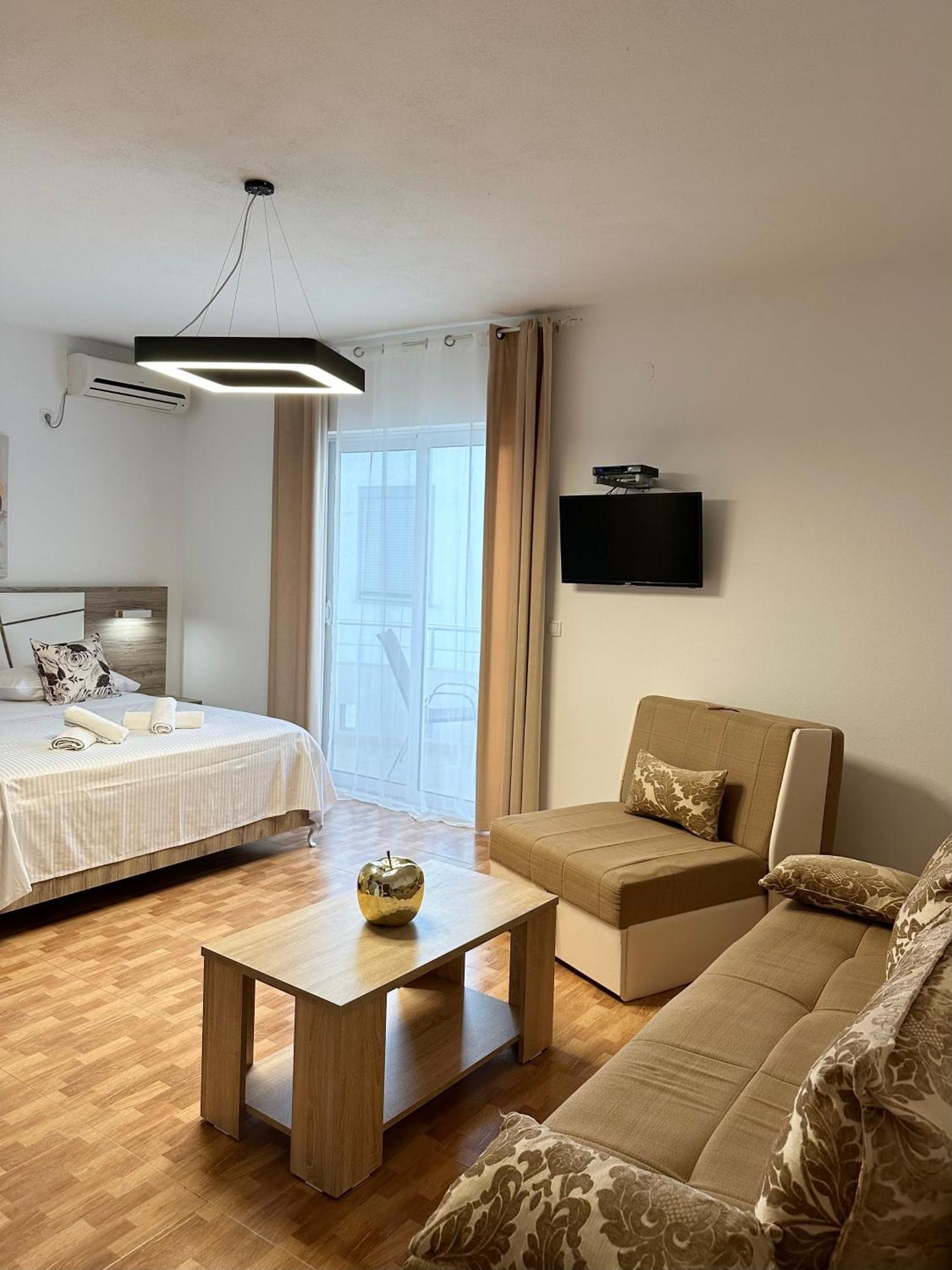 Apartmens Xhenis Lux Ulcinj Exteriör bild