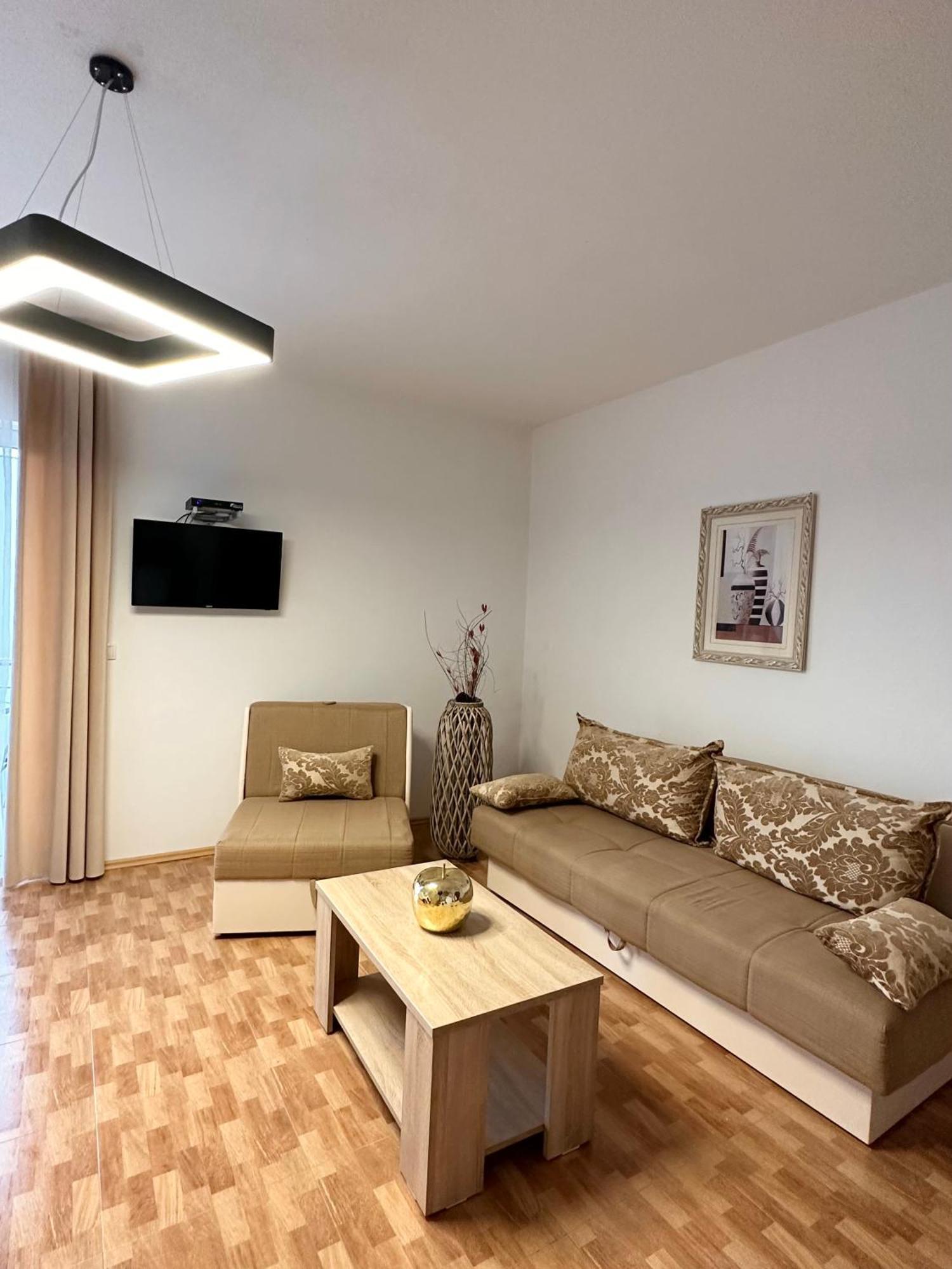 Apartmens Xhenis Lux Ulcinj Exteriör bild