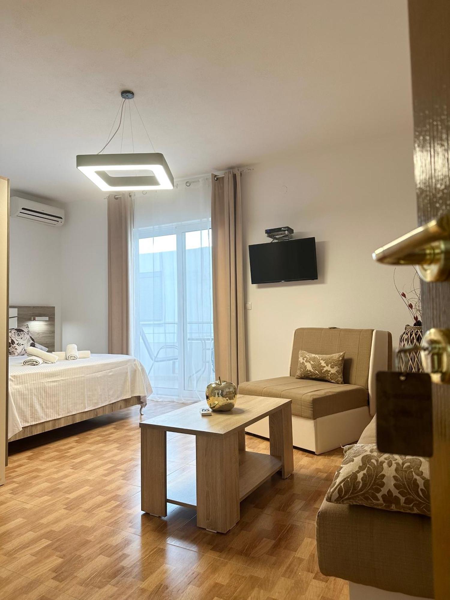 Apartmens Xhenis Lux Ulcinj Exteriör bild