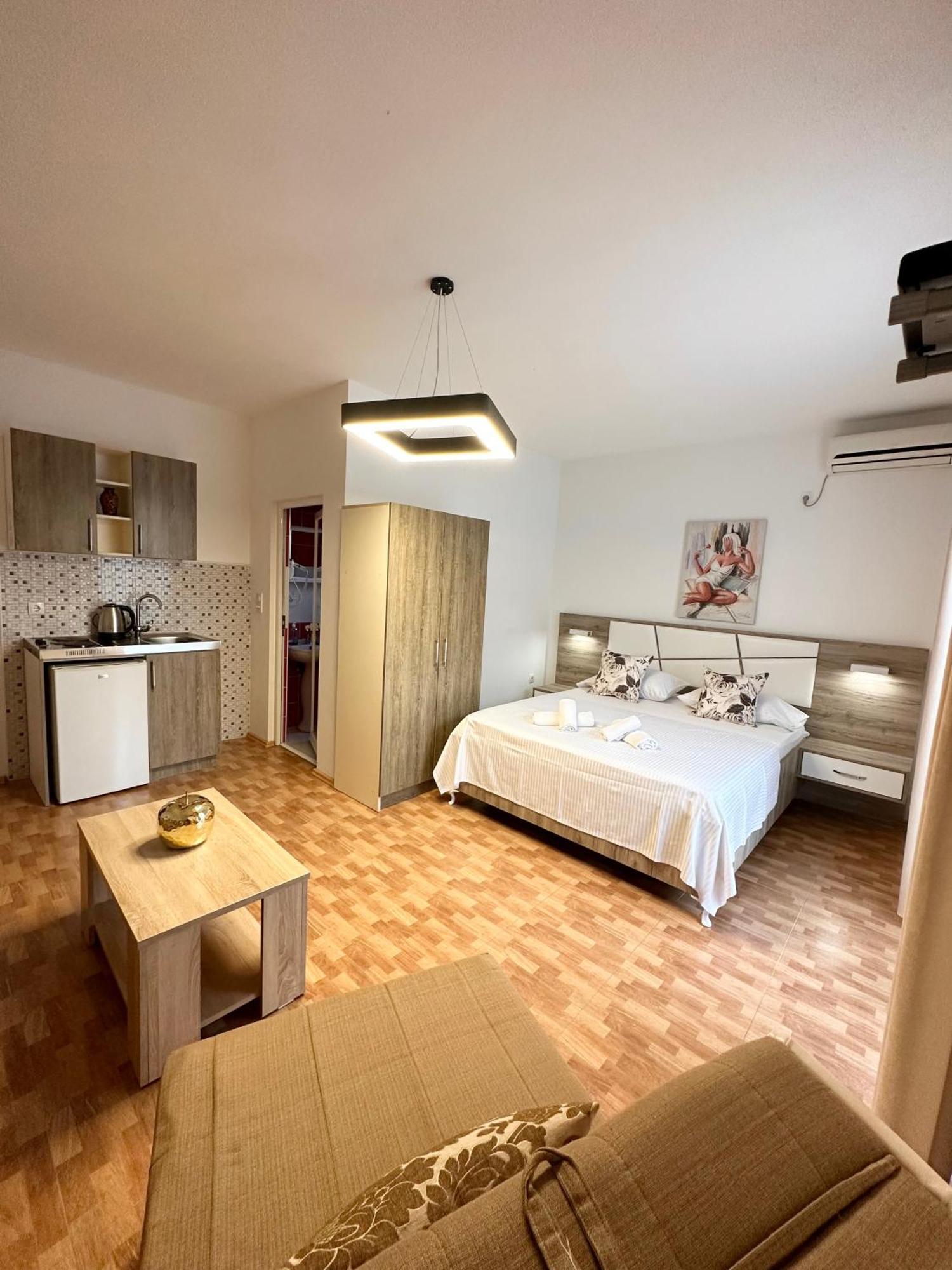 Apartmens Xhenis Lux Ulcinj Exteriör bild