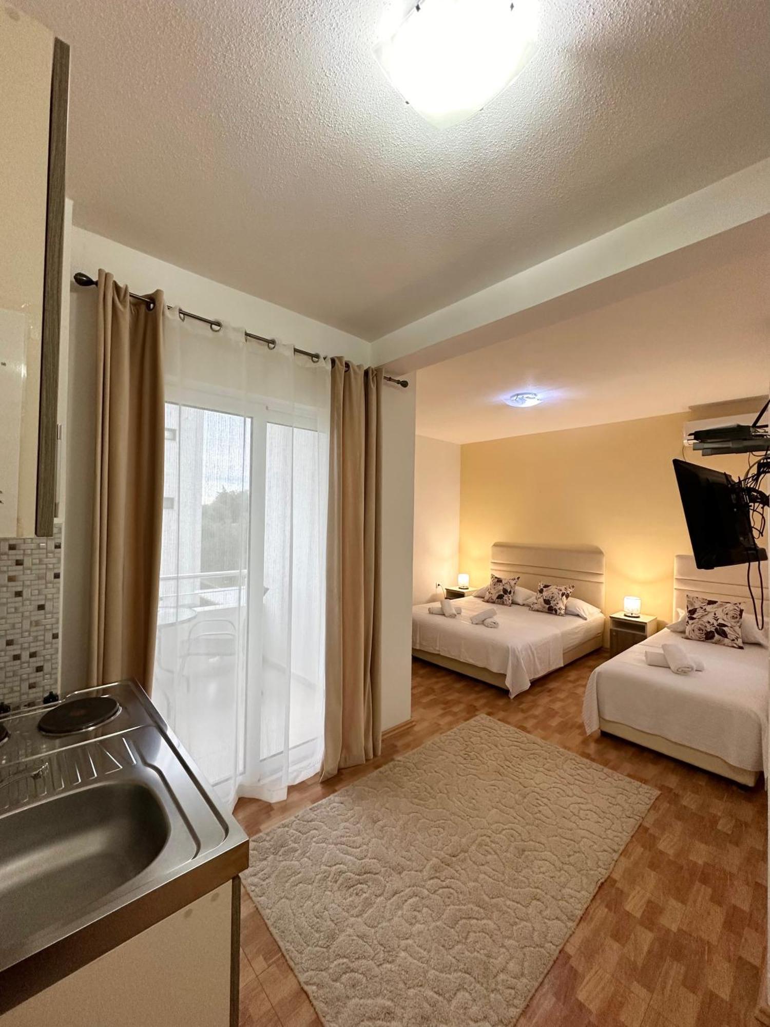 Apartmens Xhenis Lux Ulcinj Exteriör bild
