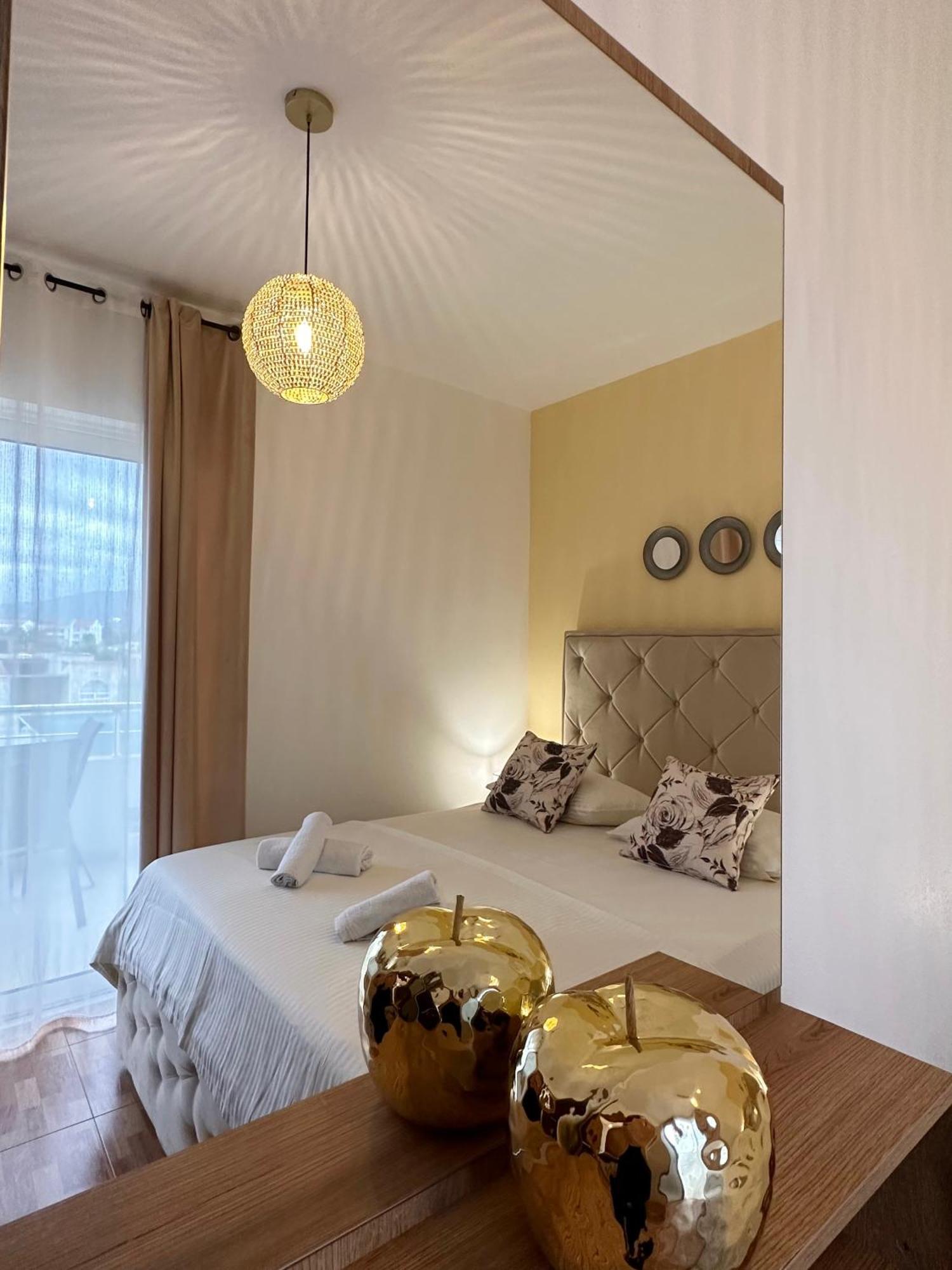 Apartmens Xhenis Lux Ulcinj Exteriör bild