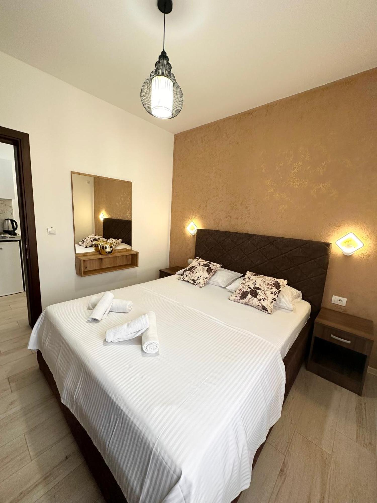 Apartmens Xhenis Lux Ulcinj Exteriör bild
