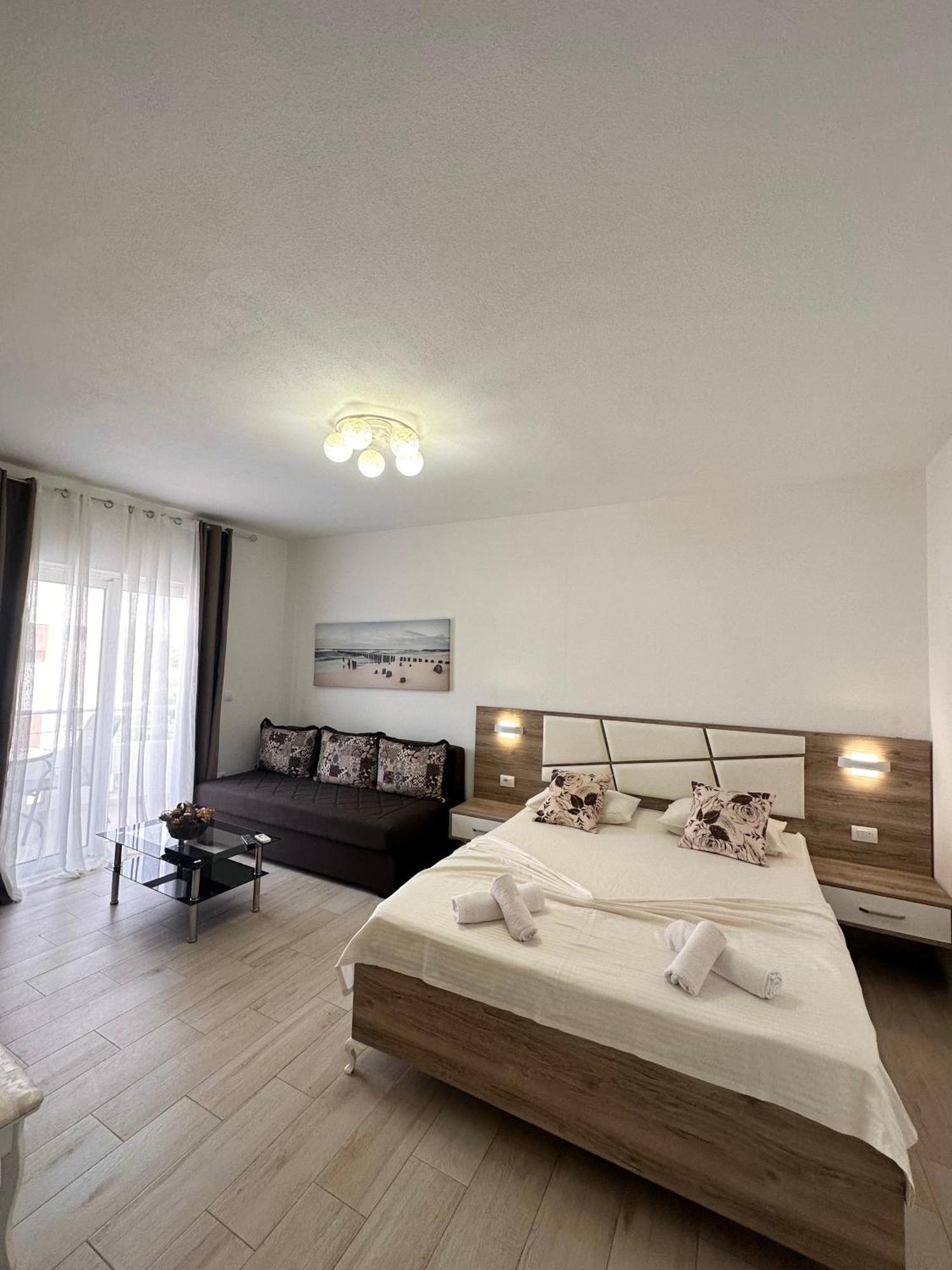 Apartmens Xhenis Lux Ulcinj Exteriör bild